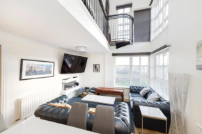 JOIVY Cool Space Old Town 3Bed Apt with Balcony and Parking